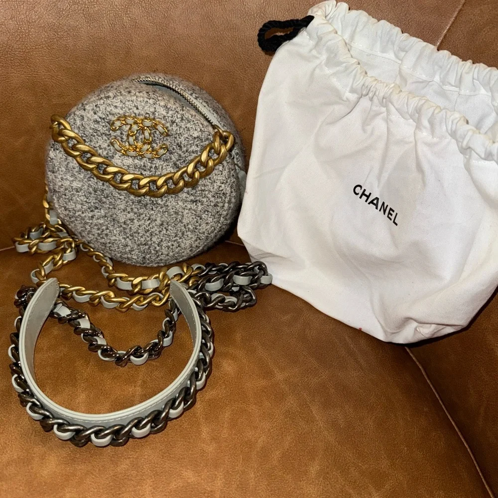 Chanel 19 Gray Tweed & Wool Round Shoulder Bag NWOT Full Inclusion